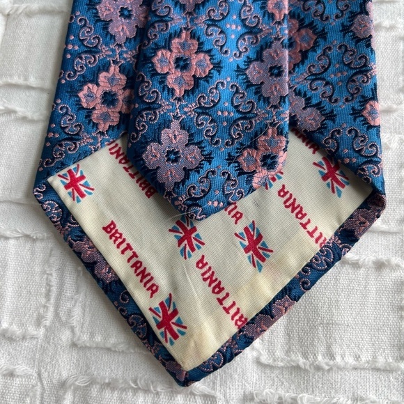 Handmade Navy Blue British Union Jack Woven Tie: UK Necktie  Vintage Brittania Silk Tie – Blue & Pink Geometric Floral – Union Jack Lining